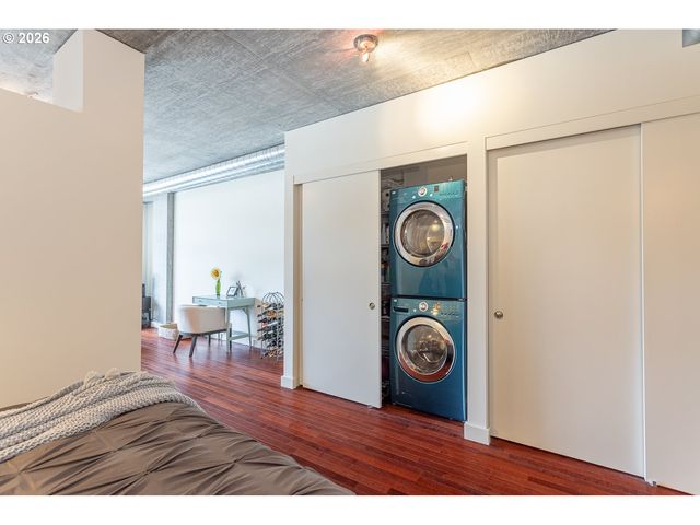 1926 W BURNSIDE St 1404, Portland, OR 97209