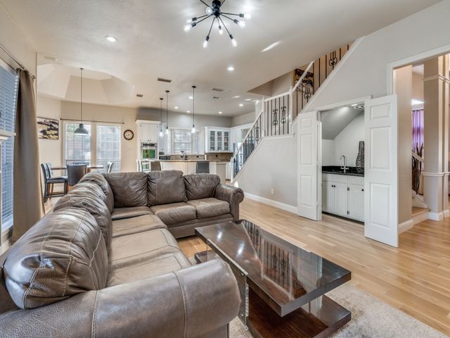 3001 Forestwood Drive, Arlington, TX 76006