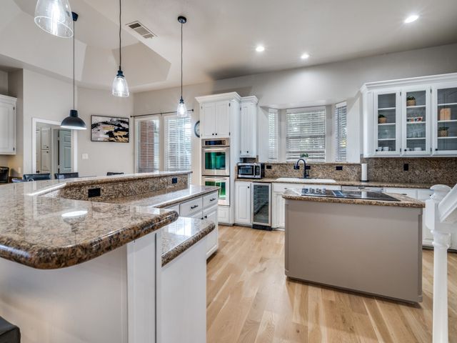 3001 Forestwood Drive, Arlington, TX 76006