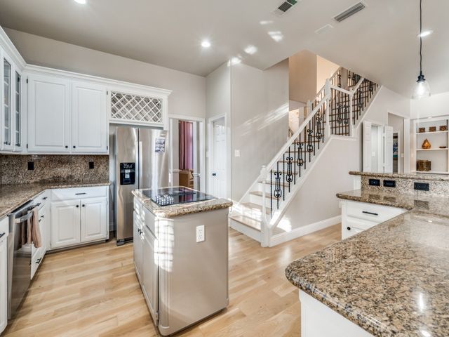 3001 Forestwood Drive, Arlington, TX 76006