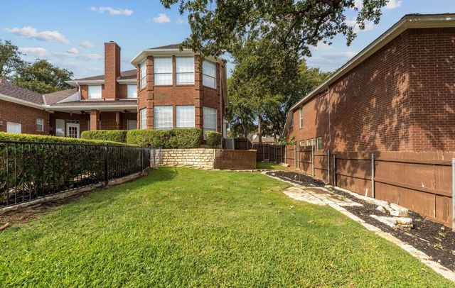 3001 Forestwood Drive, Arlington, TX 76006