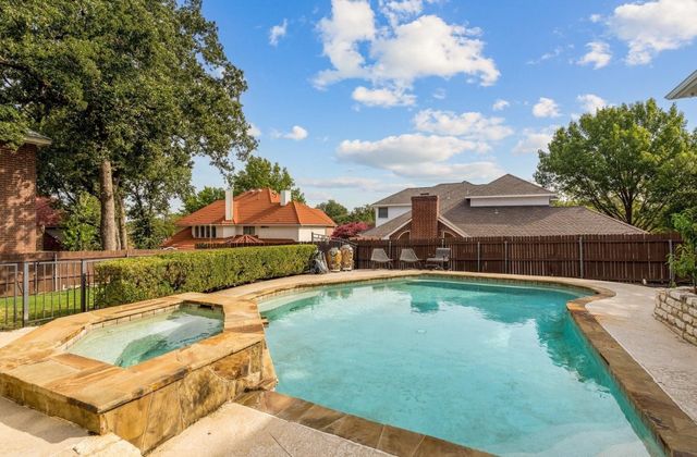 3001 Forestwood Drive, Arlington, TX 76006