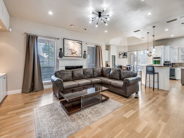 3001 Forestwood Drive, Arlington, TX 76006