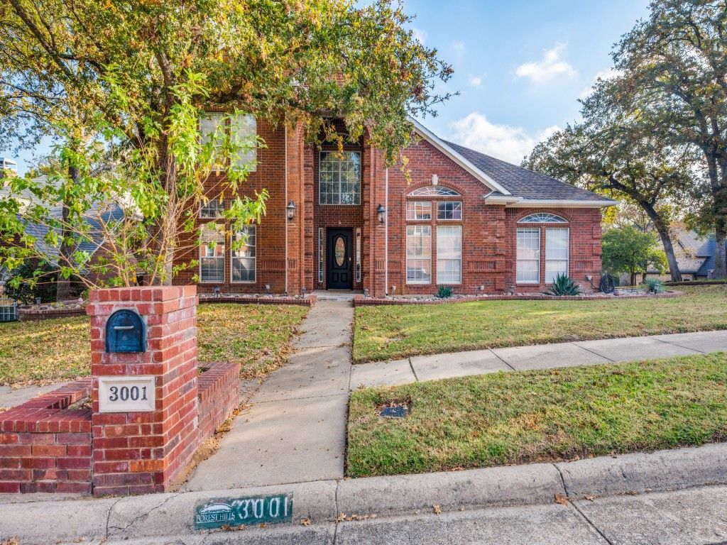 3001 Forestwood Drive, Arlington, TX 76006