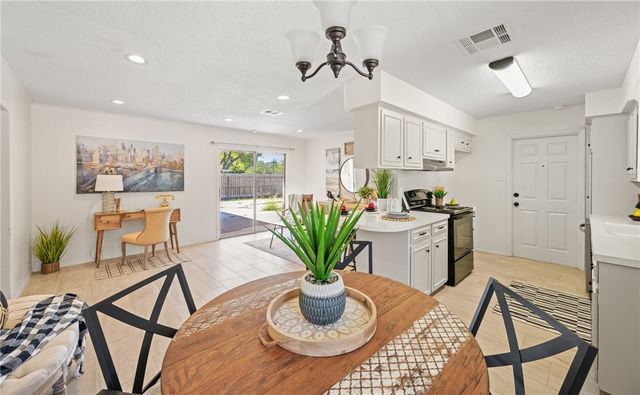 1713 Dallas St, Portland, TX 78374