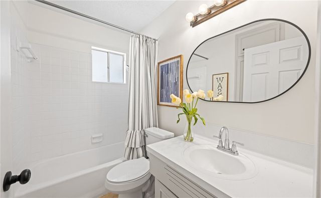 1713 Dallas St, Portland, TX 78374