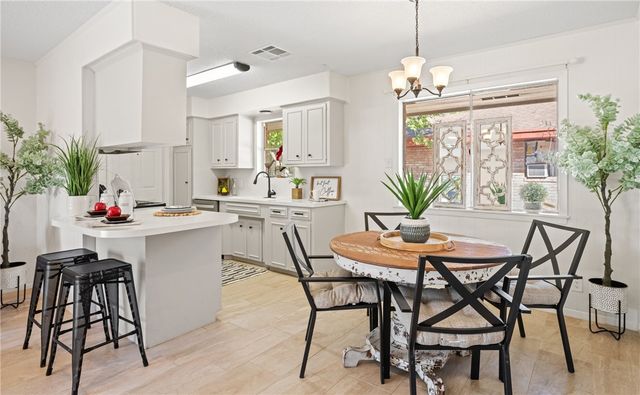 1713 Dallas St, Portland, TX 78374