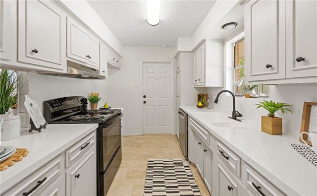 1713 Dallas St, Portland, TX 78374