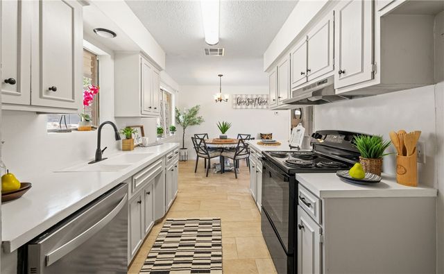 1713 Dallas St, Portland, TX 78374