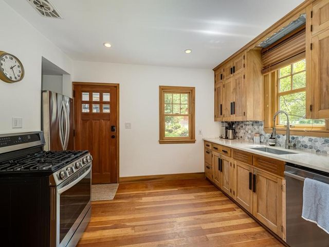 21 Queen Avenue S, Minneapolis, MN 55405