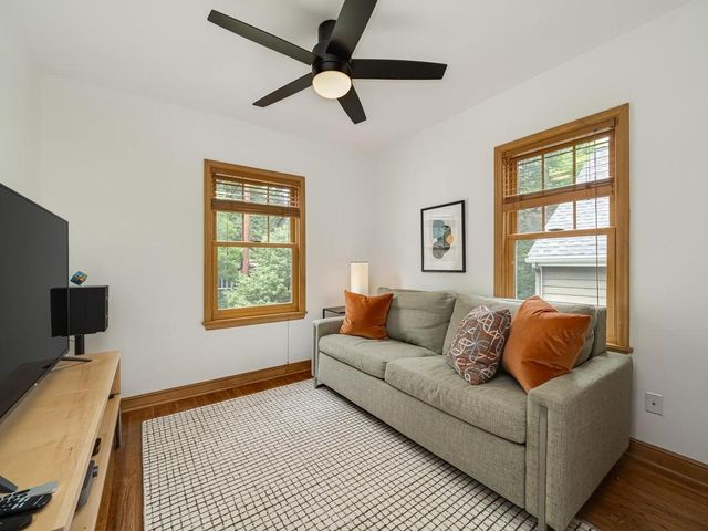 21 Queen Avenue S, Minneapolis, MN 55405