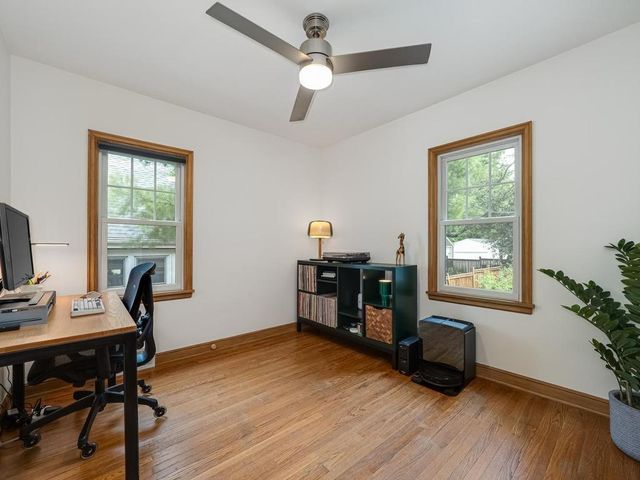 21 Queen Avenue S, Minneapolis, MN 55405