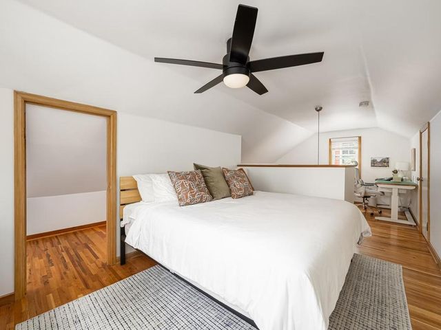 21 Queen Avenue S, Minneapolis, MN 55405