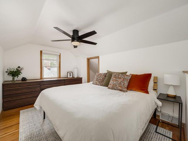 21 Queen Avenue S, Minneapolis, MN 55405