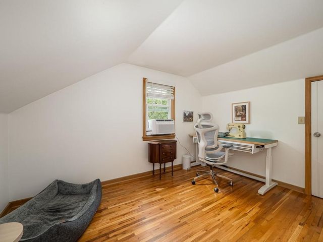 21 Queen Avenue S, Minneapolis, MN 55405