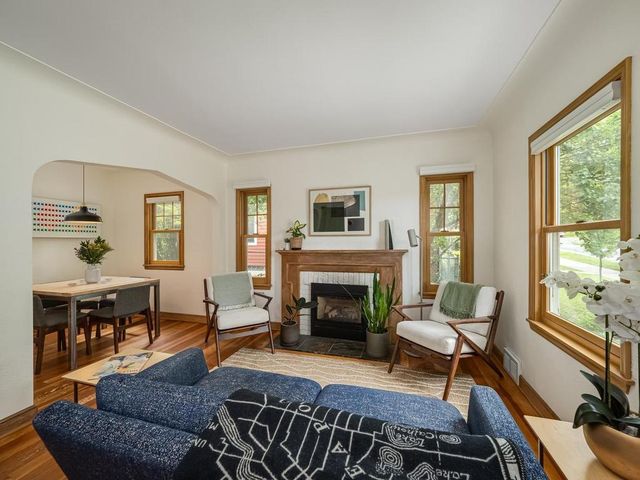 21 Queen Avenue S, Minneapolis, MN 55405