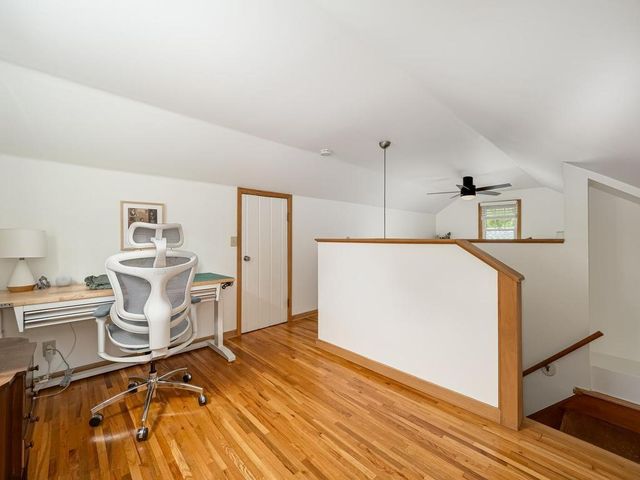 21 Queen Avenue S, Minneapolis, MN 55405