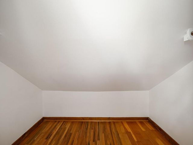 21 Queen Avenue S, Minneapolis, MN 55405