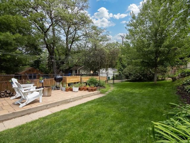 21 Queen Avenue S, Minneapolis, MN 55405