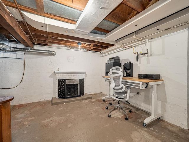21 Queen Avenue S, Minneapolis, MN 55405