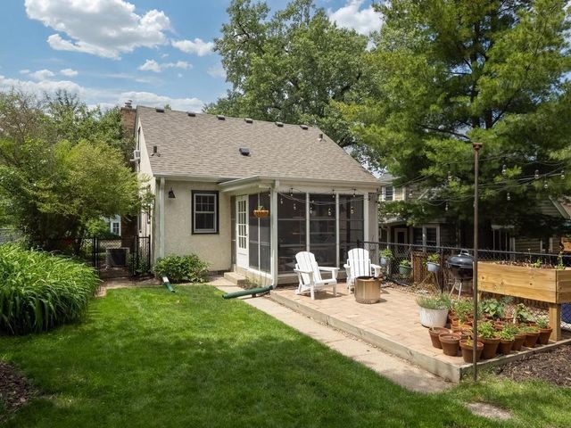21 Queen Avenue S, Minneapolis, MN 55405