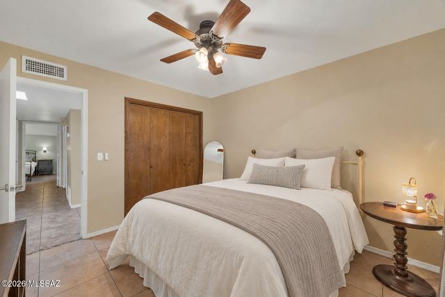 4792 N Vía Entrada, Tucson, AZ 85718