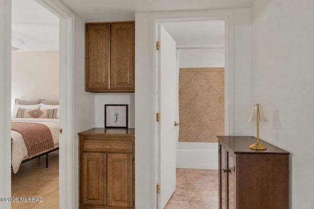 4792 N Vía Entrada, Tucson, AZ 85718