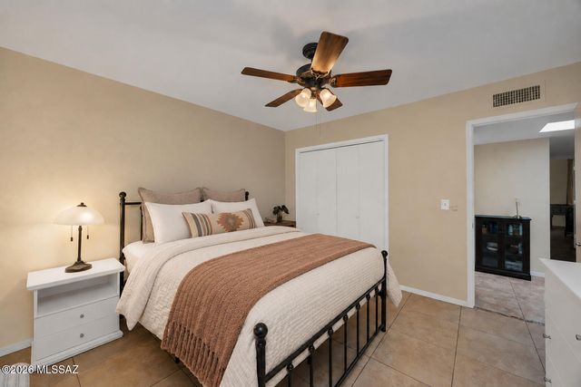 4792 N Vía Entrada, Tucson, AZ 85718