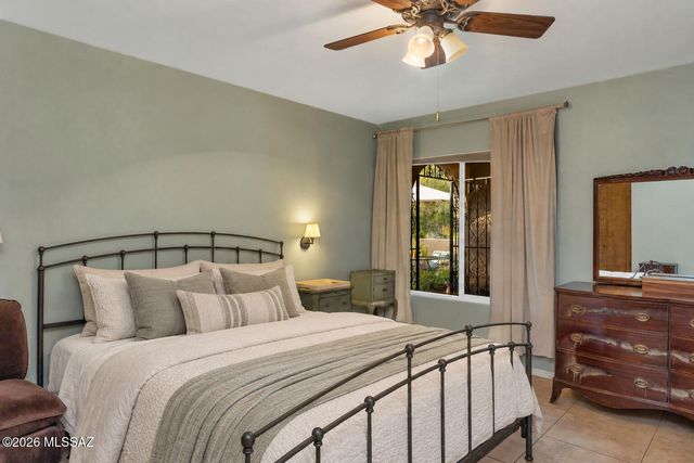 4792 N Vía Entrada, Tucson, AZ 85718