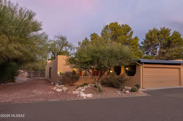 4792 N Vía Entrada, Tucson, AZ 85718
