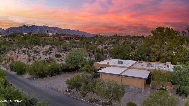 4792 N Vía Entrada, Tucson, AZ 85718