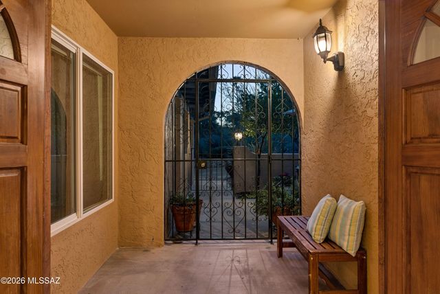 4792 N Vía Entrada, Tucson, AZ 85718