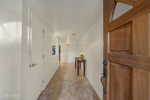 4792 N Vía Entrada, Tucson, AZ 85718