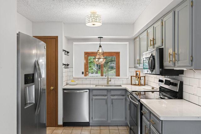 14307 Bedford Drive, Eden Prairie, MN 55346