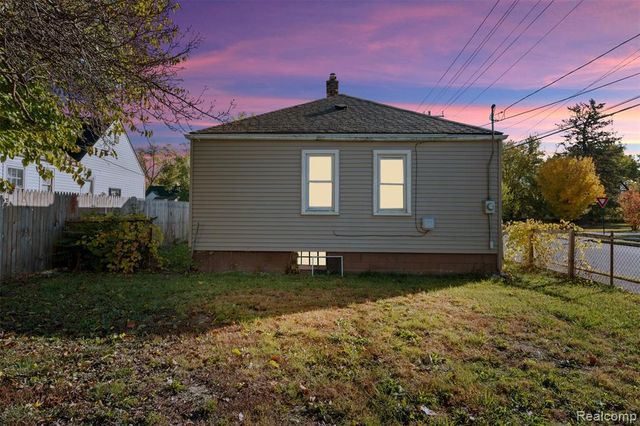 8203 Brace Street, Detroit, MI 48228