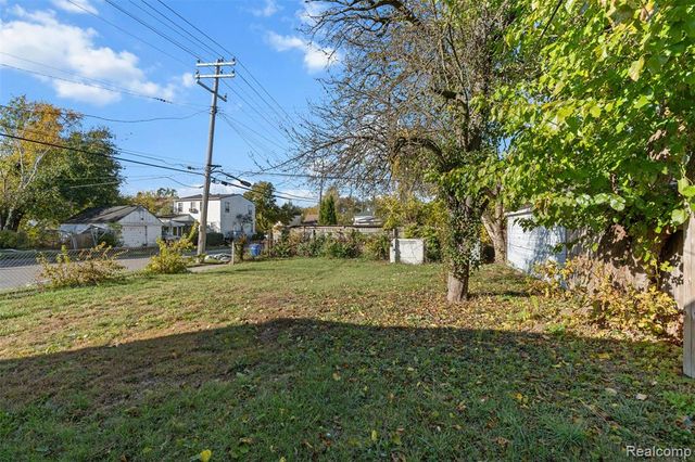 8203 Brace Street, Detroit, MI 48228