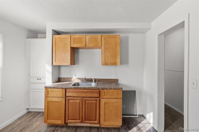 8203 Brace Street, Detroit, MI 48228