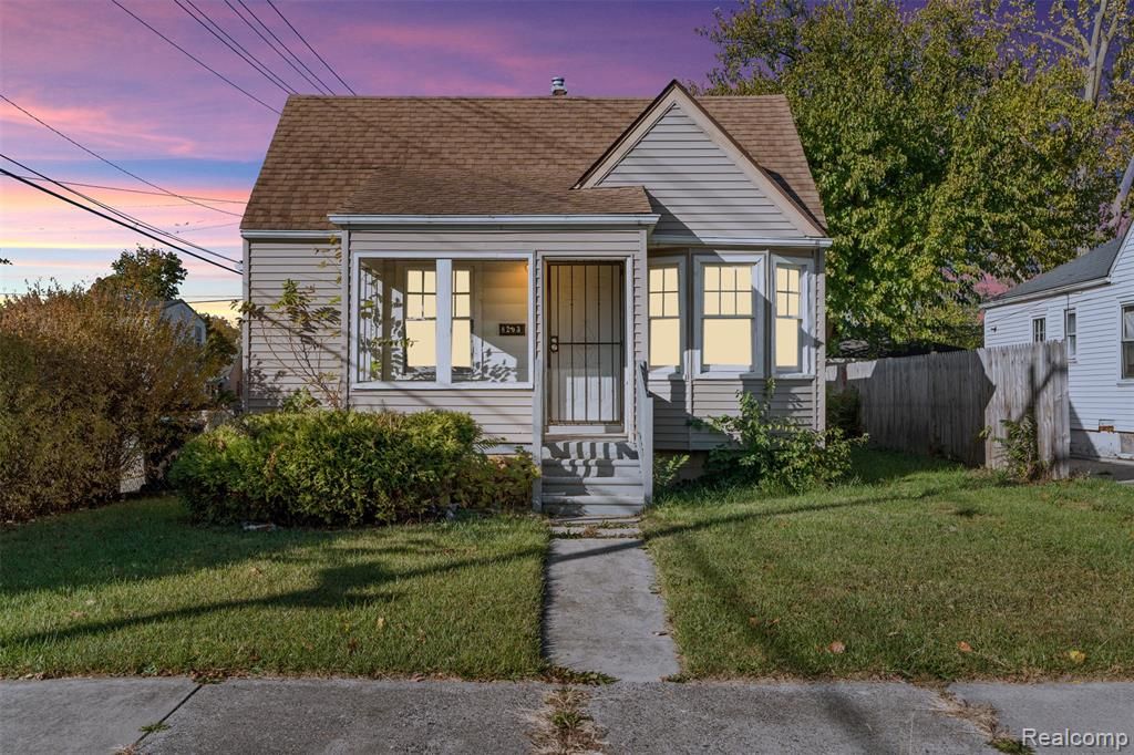 8203 Brace Street, Detroit, MI 48228