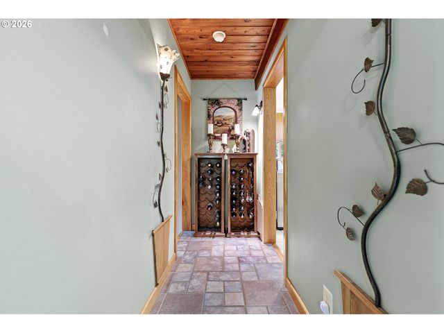 1295 BETTY Ln, Eugene, OR 97404