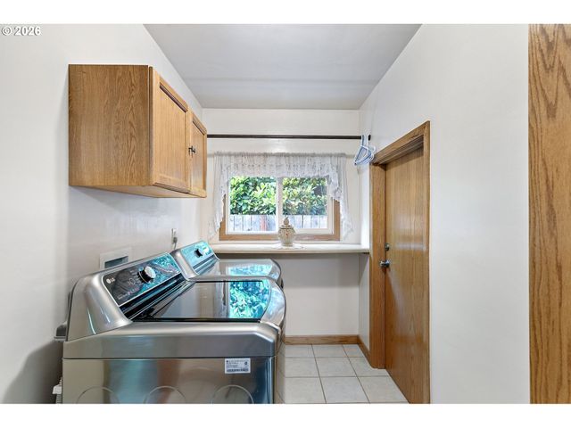 1295 BETTY Ln, Eugene, OR 97404