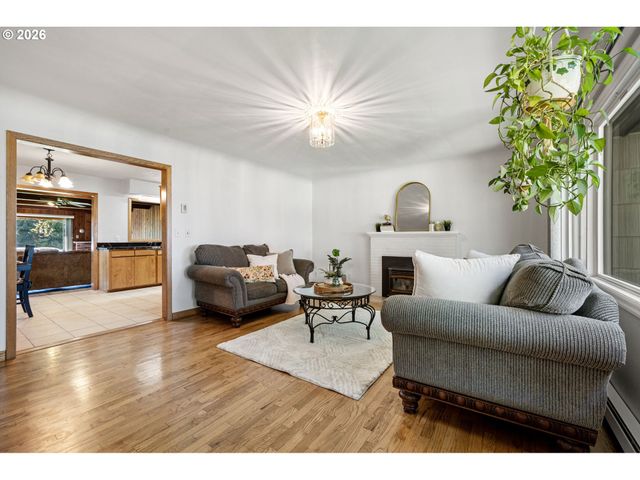 1295 BETTY Ln, Eugene, OR 97404