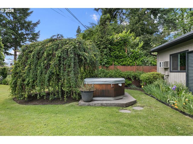 1295 BETTY Ln, Eugene, OR 97404