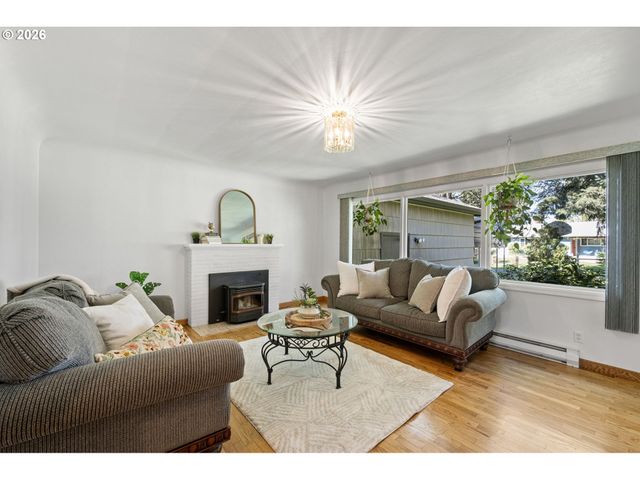 1295 BETTY Ln, Eugene, OR 97404