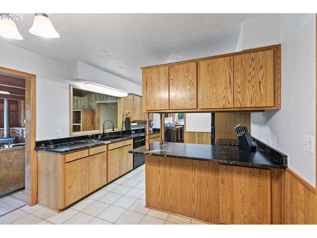 1295 BETTY Ln, Eugene, OR 97404