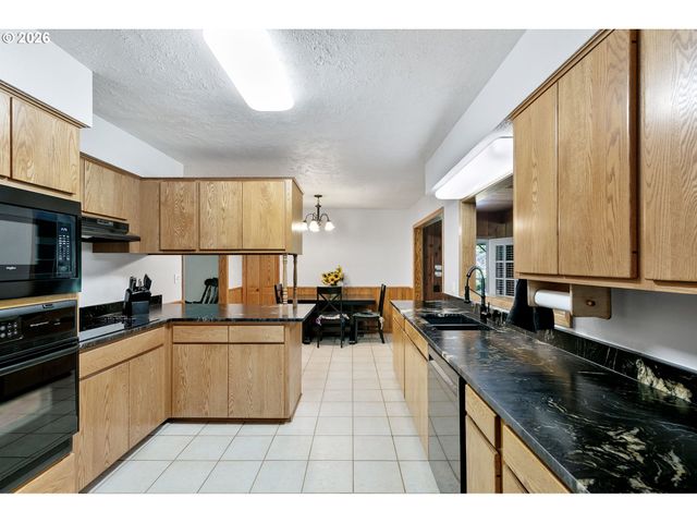 1295 BETTY Ln, Eugene, OR 97404