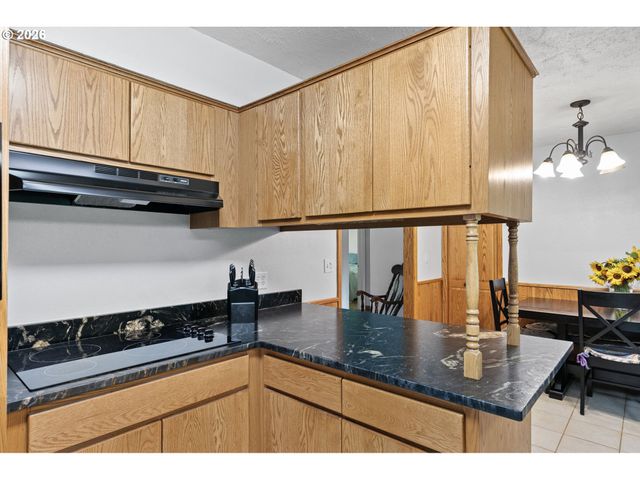 1295 BETTY Ln, Eugene, OR 97404