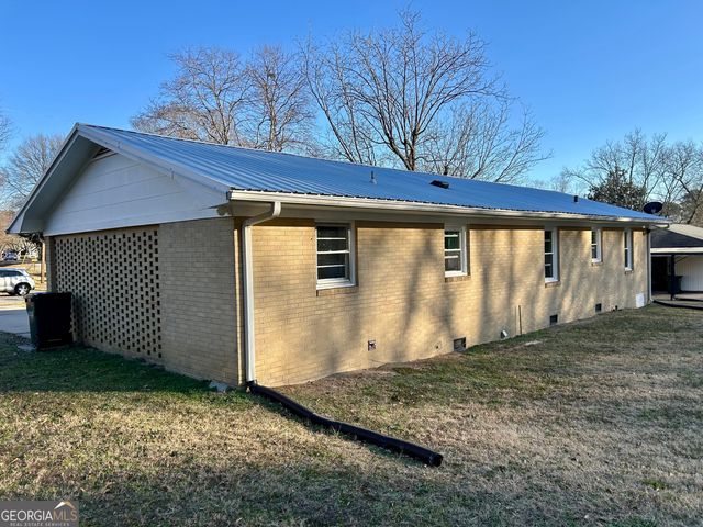 201 Pecan Drive, Hartwell, GA 30643