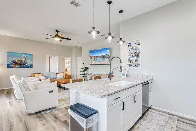199 Paradise Dr, Rockport, TX 78382