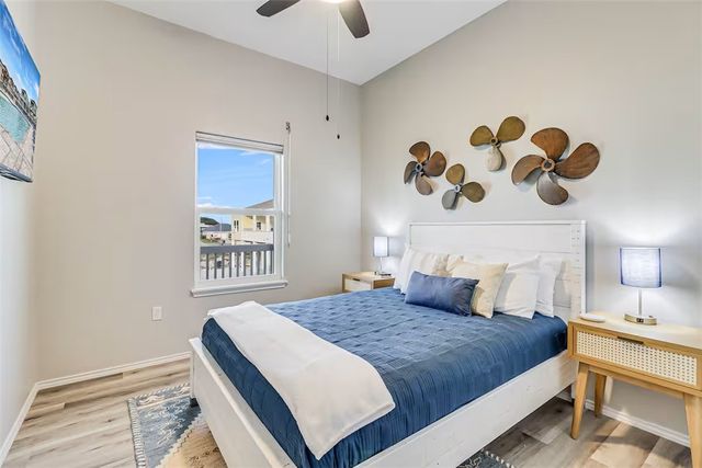 199 Paradise Dr, Rockport, TX 78382