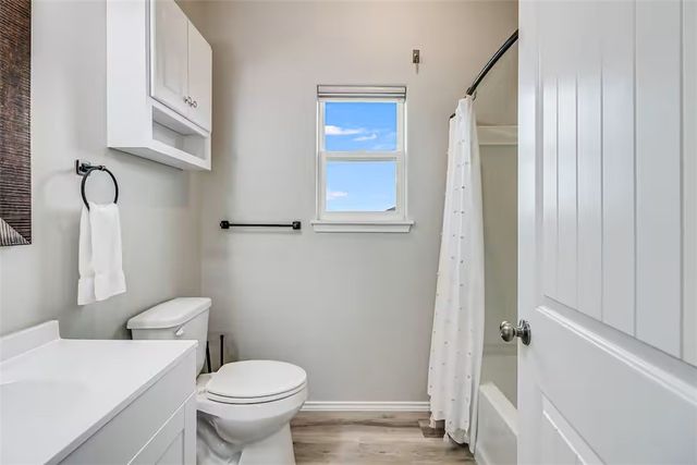 199 Paradise Dr, Rockport, TX 78382